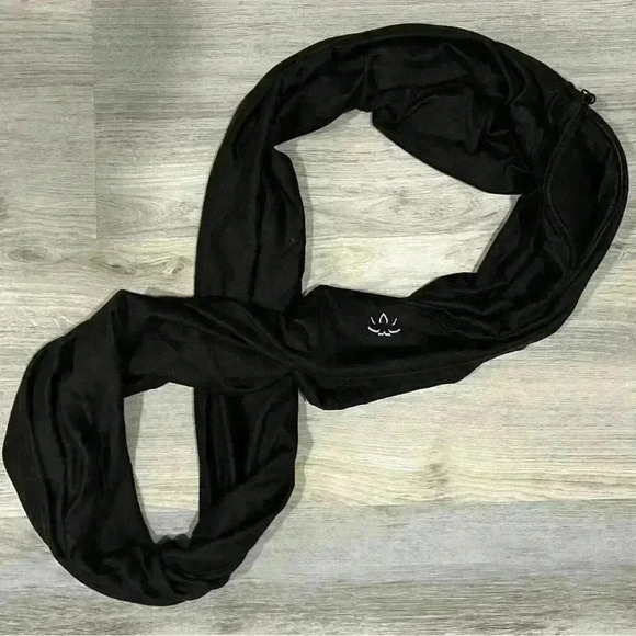 Beyond Yoga Infinity Scarf Black Hidden Discrete Zipper Pocket Wrap Stretch - Picture 1 of 7